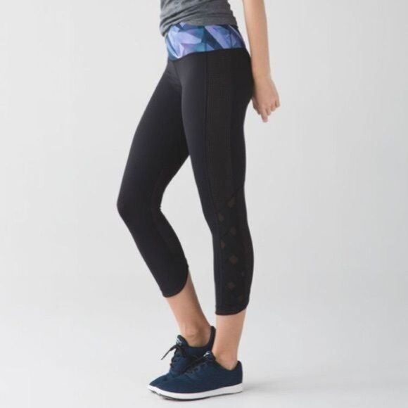 Lululemon Var-City Crop Capri Leggings Black Pretty Prism Size 4 - Picture 2 of 11